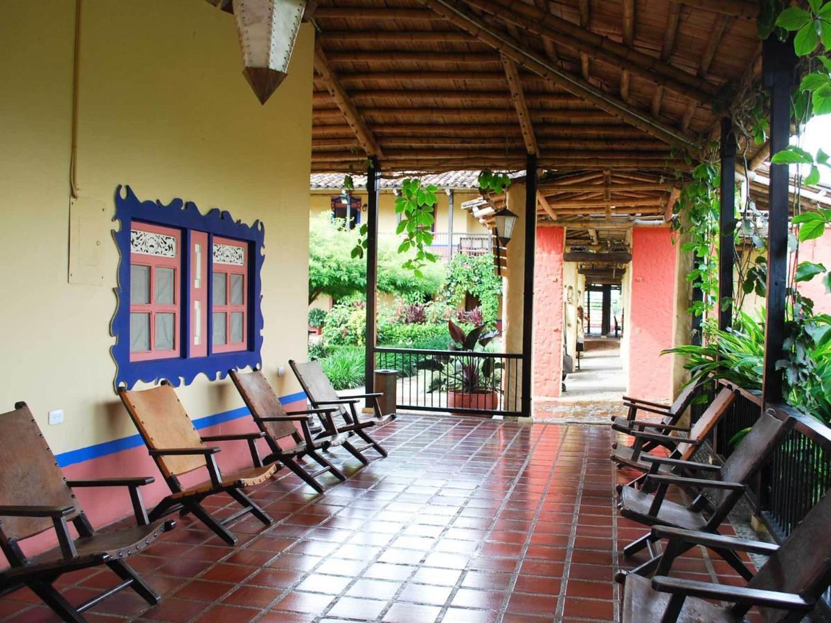 Decameron Panaca キンバヤ エクステリア 写真