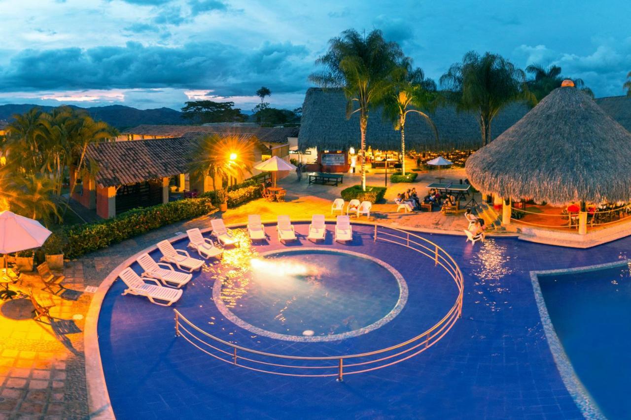 Decameron Panaca キンバヤ エクステリア 写真